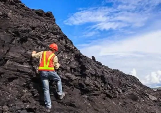 Khảo sát vỉa than tại bãi khai thác lignite Garzweiler II, Đức.